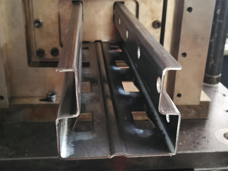 ʻO ka pallet rack roll forming machine (4)(1)