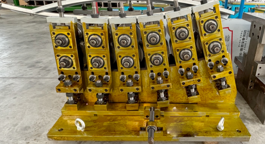 Anti-collision beam rolling bend mechanism 1