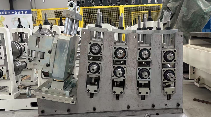 Anti-collision beam rolling bend mechanism 2