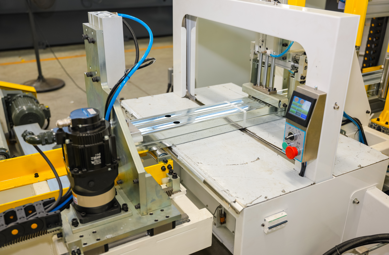 SIHUA Servo change stud roll forming machine with automatic package machine 12