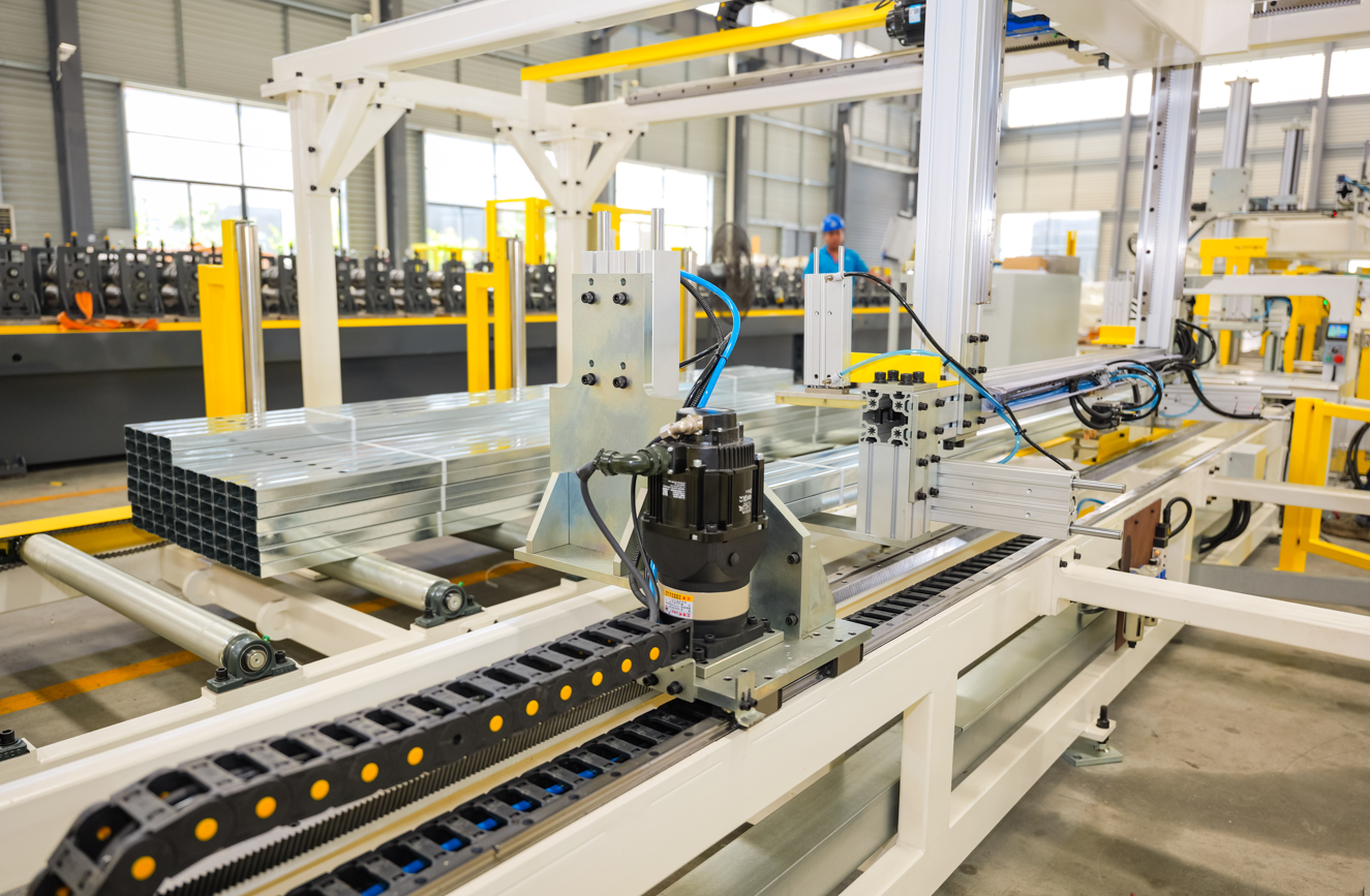SIHUA Servo change stud roll forming machine with automatic package machine 13