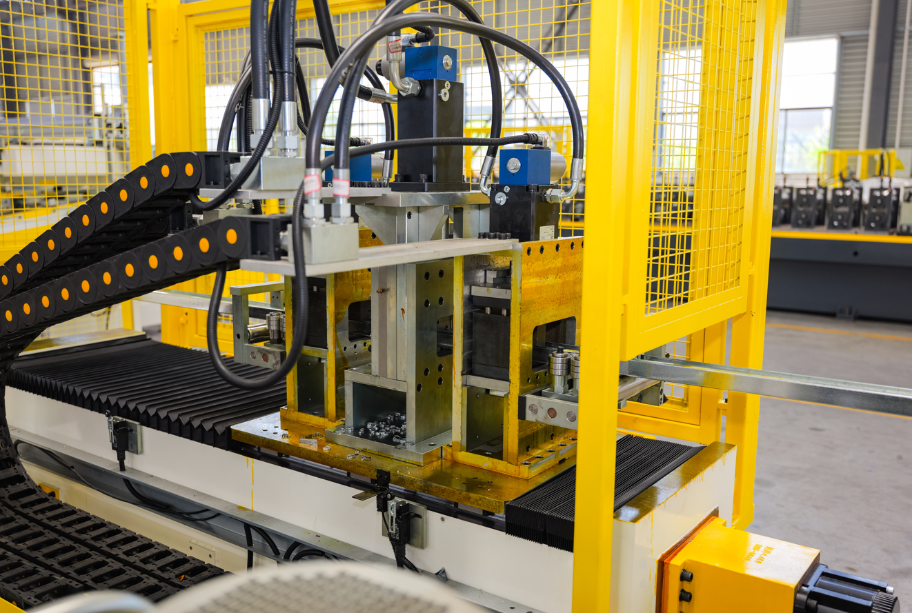 SIHUA Servo change stud roll forming machine with automatic package machine 7