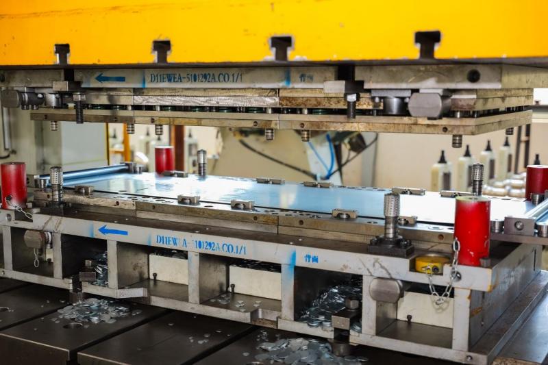 precision punching die