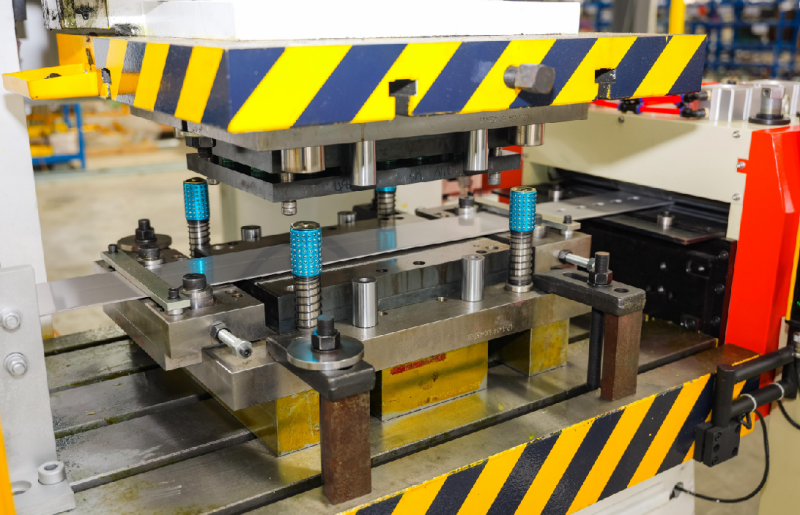 precision punching die
